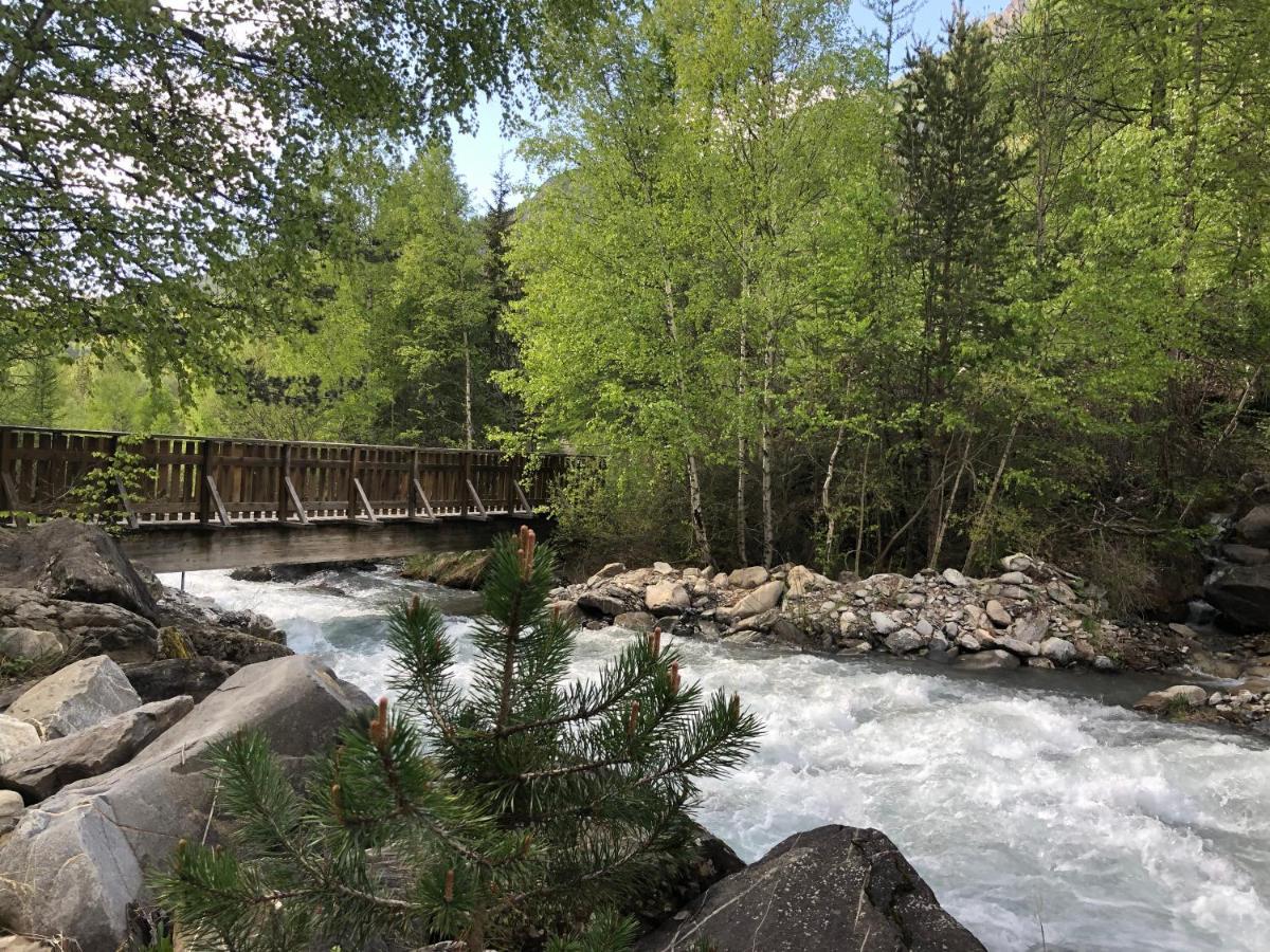 Le Chal Heureux Bel Appartement Dans Vieille Ferme De Montagne Renovee Les Orres Exterior photo