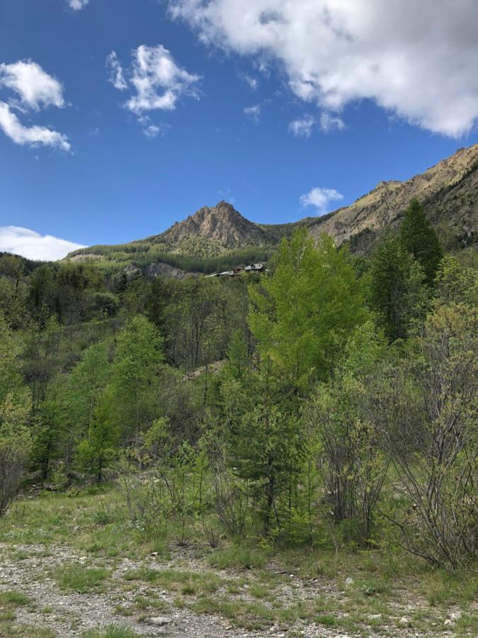 Le Chal Heureux Bel Appartement Dans Vieille Ferme De Montagne Renovee Les Orres Exterior photo