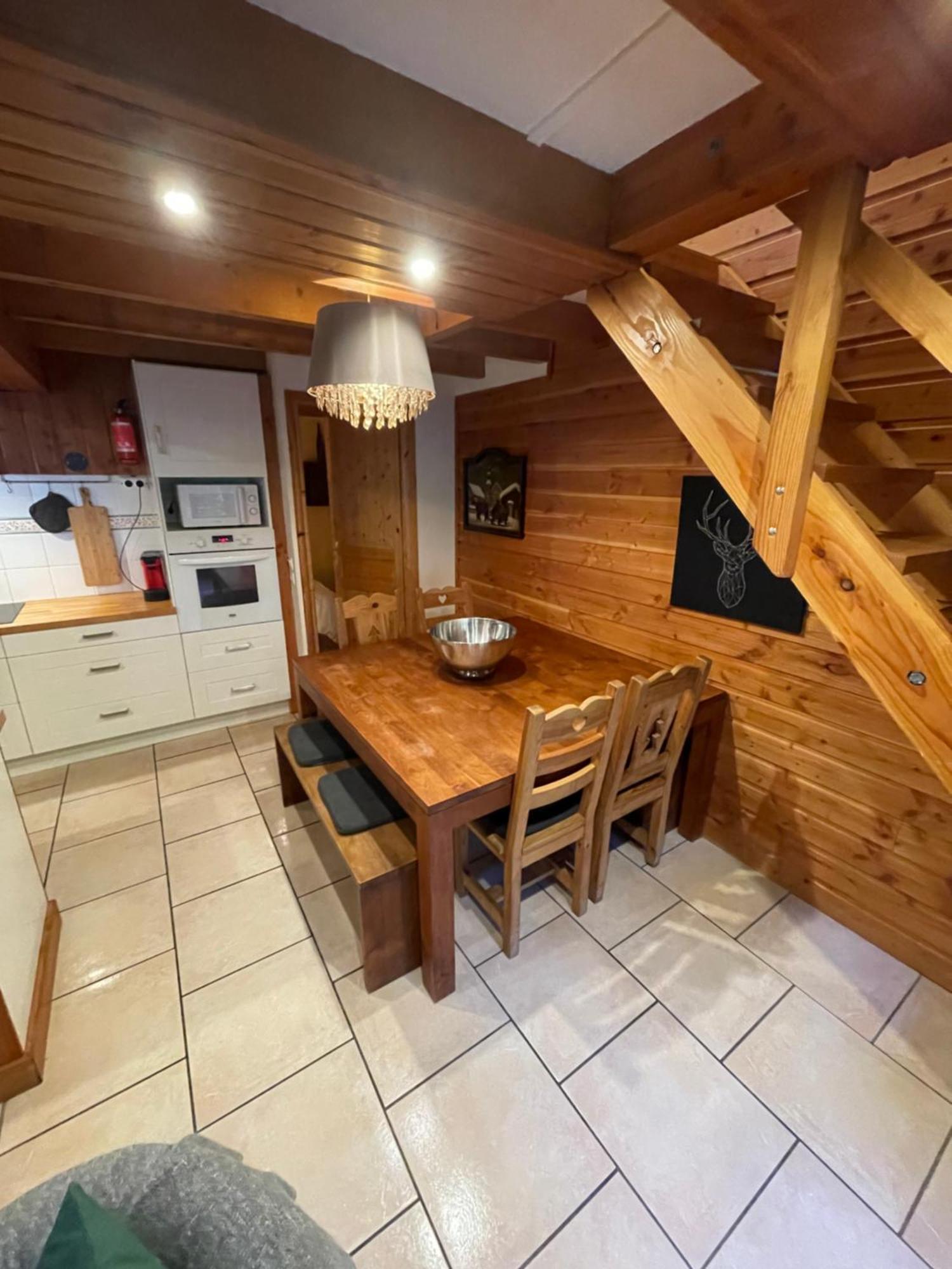Le Chal Heureux Bel Appartement Dans Vieille Ferme De Montagne Renovee Les Orres Exterior photo